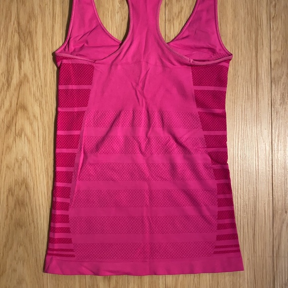Pink workout top - Picture 6 of 6